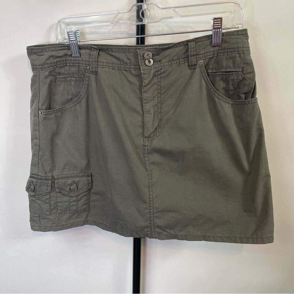 Gloria Vanderbilt Green Short Skort Size 10 Women’s